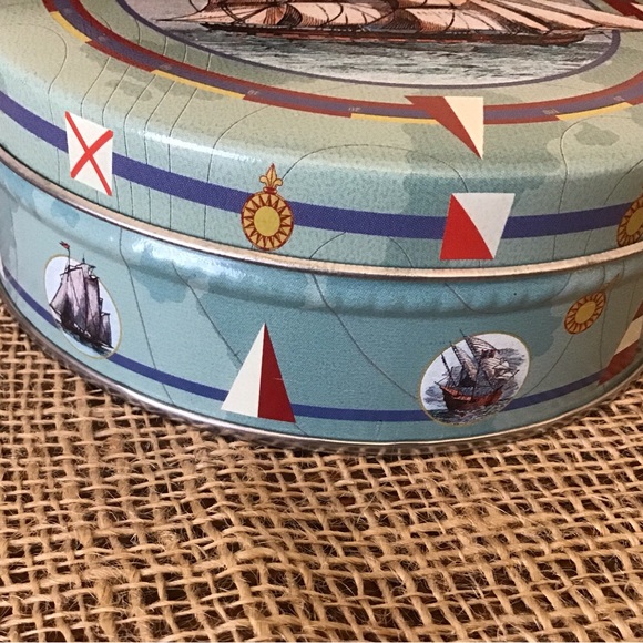 🌿 Adventurer’s Club metal tin.  Vintage - Picture 2 of 4